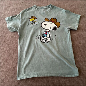 PEANUTS Mens T Shirt Size M Light Green Snoopy Woodstock Fun BF Dad Husband Gift